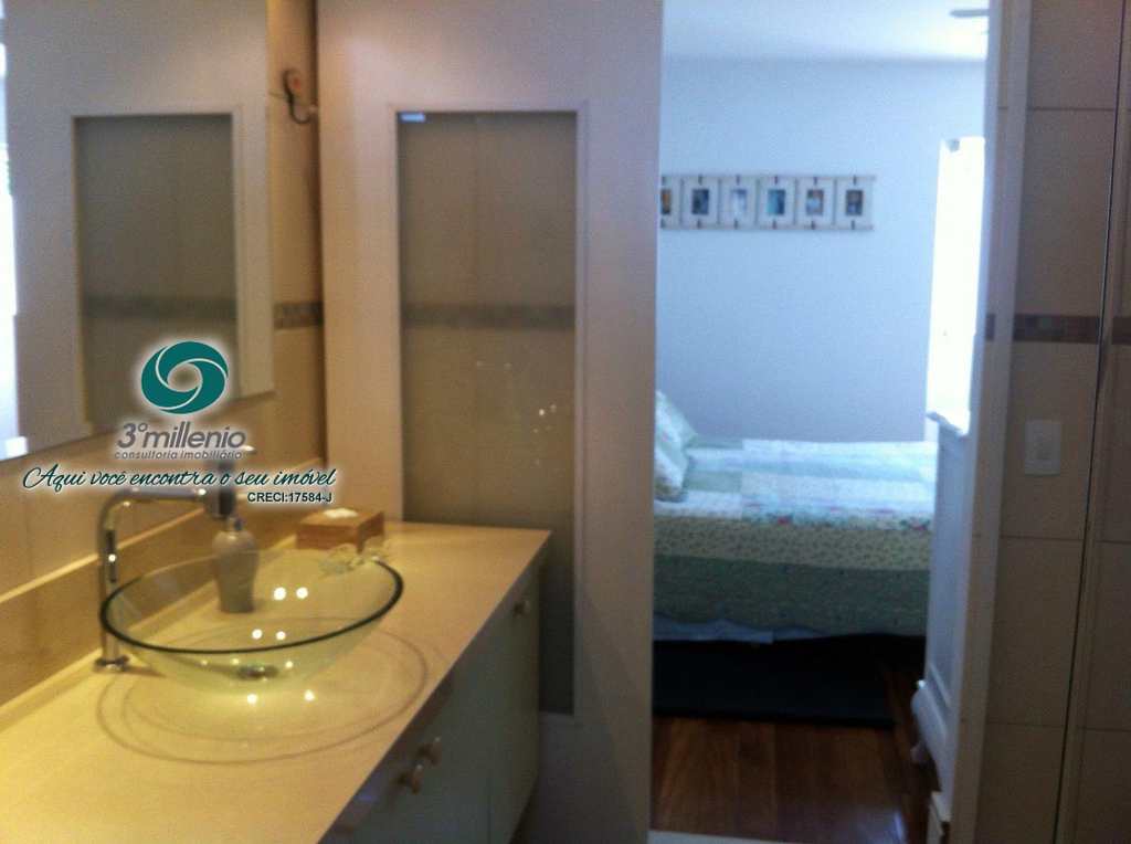 Casa em Cotia, no bairro Chácara Eliana