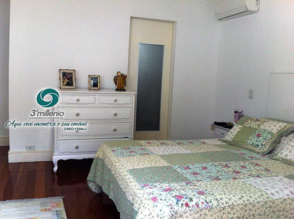 Casa em Cotia, no bairro Chácara Eliana