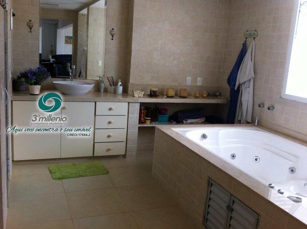 Casa em Cotia, no bairro Chácara Eliana