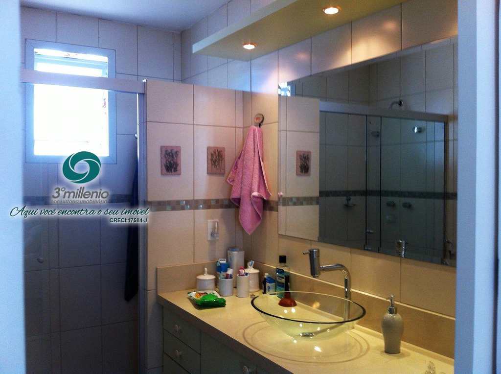 Casa em Cotia, no bairro Chácara Eliana