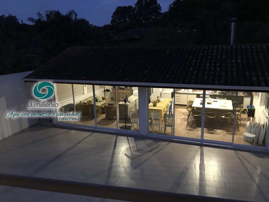 Casa em Cotia, no bairro Chácara Eliana