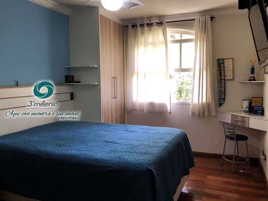 Casa em Cotia, no bairro Jardim Passárgada I