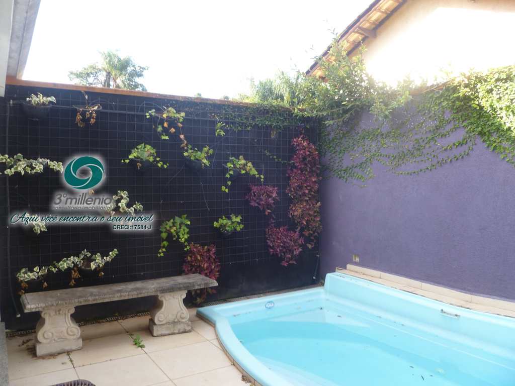 Casa em Cotia, no bairro Parque Frondoso