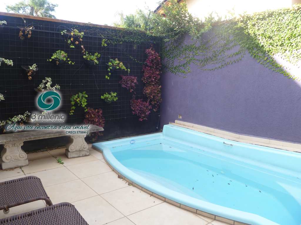 Casa em Cotia, no bairro Parque Frondoso