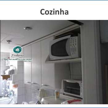 Apartamento em Cotia, bairro Jardim da Glória