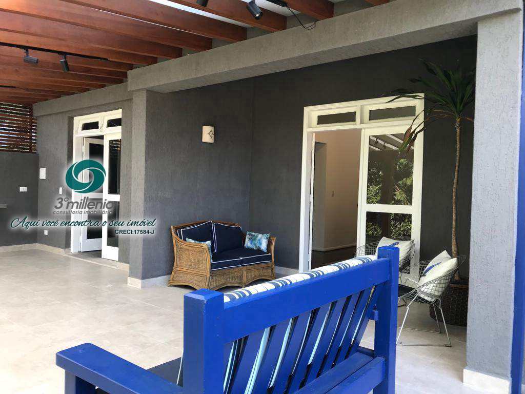 Casa em Cotia, no bairro Petit Village