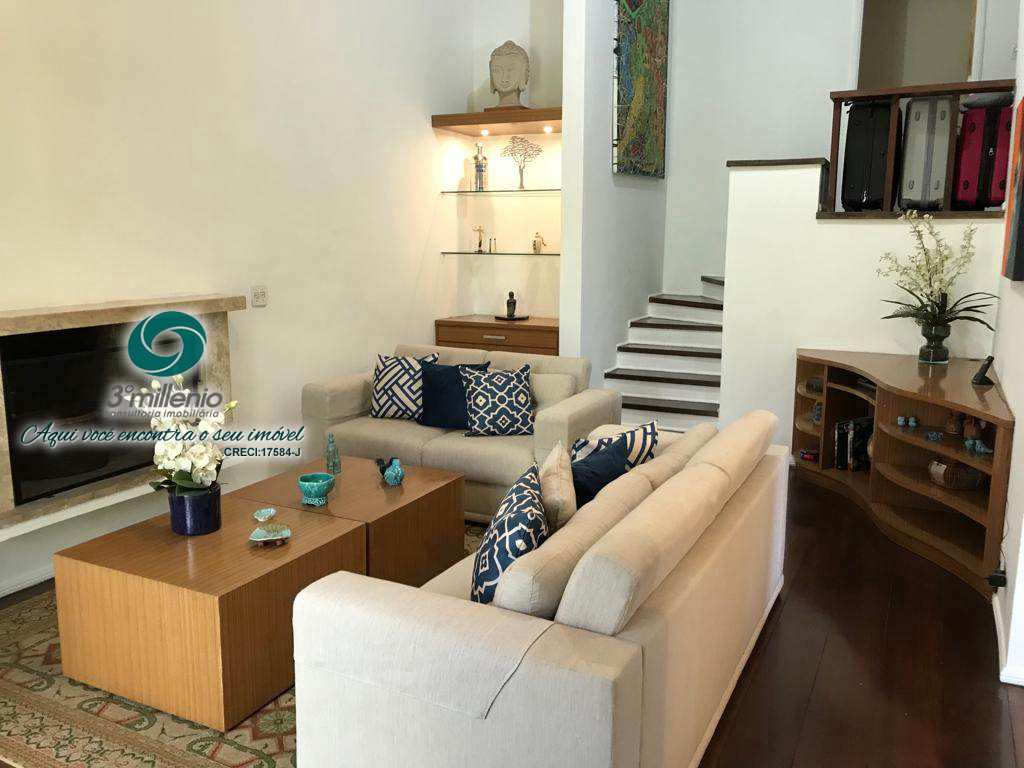 Casa em Cotia, no bairro Petit Village
