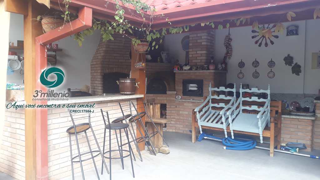 Casa em Carapicuíba, no bairro Terras do Madeira
