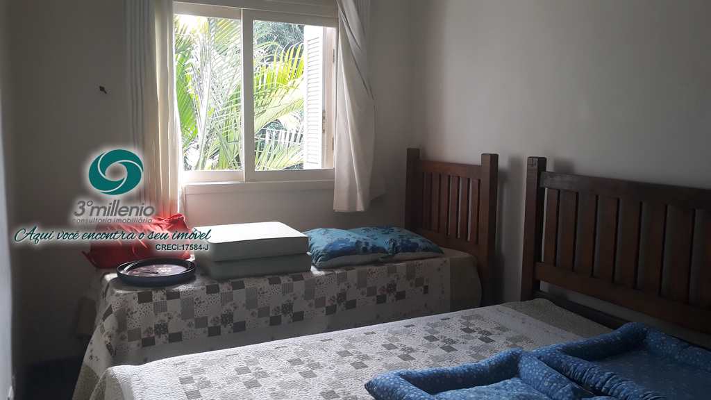 Casa em Carapicuíba, no bairro Terras do Madeira