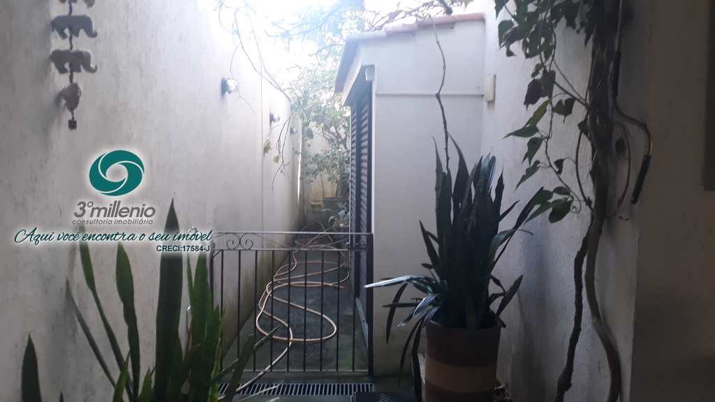 Casa em Carapicuíba, no bairro Terras do Madeira