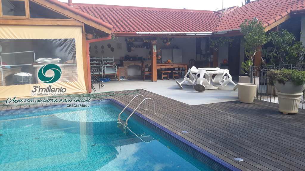 Casa em Carapicuíba, no bairro Terras do Madeira