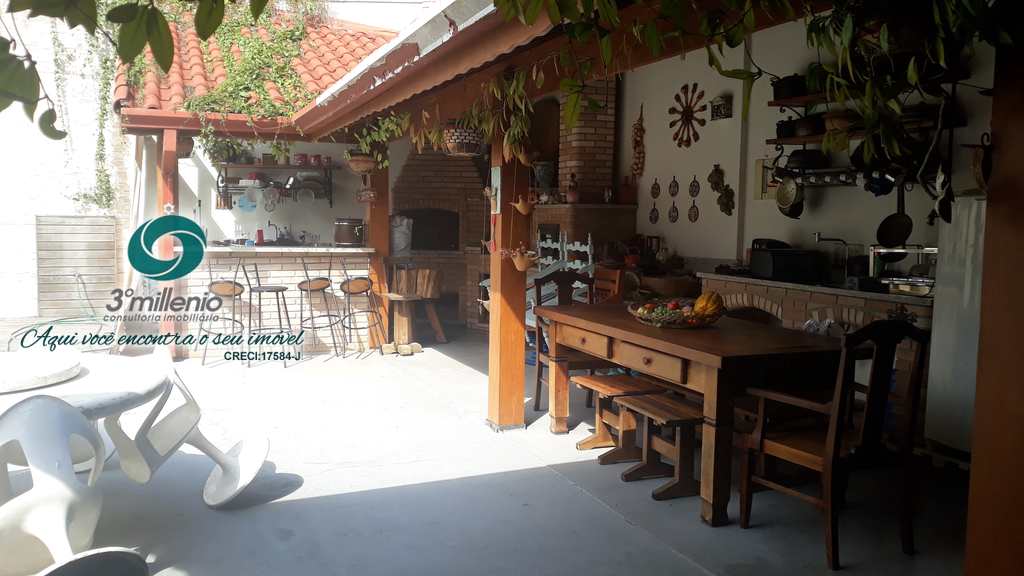 Casa em Carapicuíba, no bairro Terras do Madeira