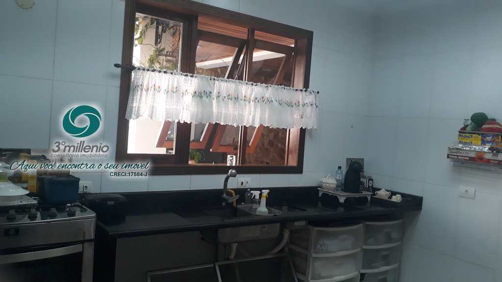 Casa em Carapicuíba, no bairro Terras do Madeira