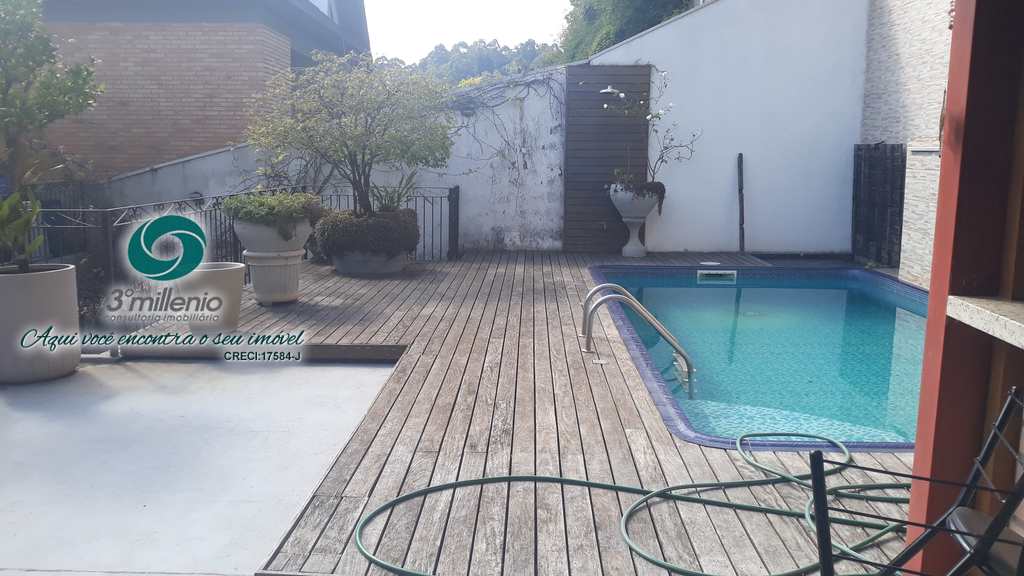 Casa em Carapicuíba, no bairro Terras do Madeira