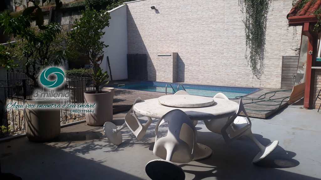 Casa em Carapicuíba, no bairro Terras do Madeira