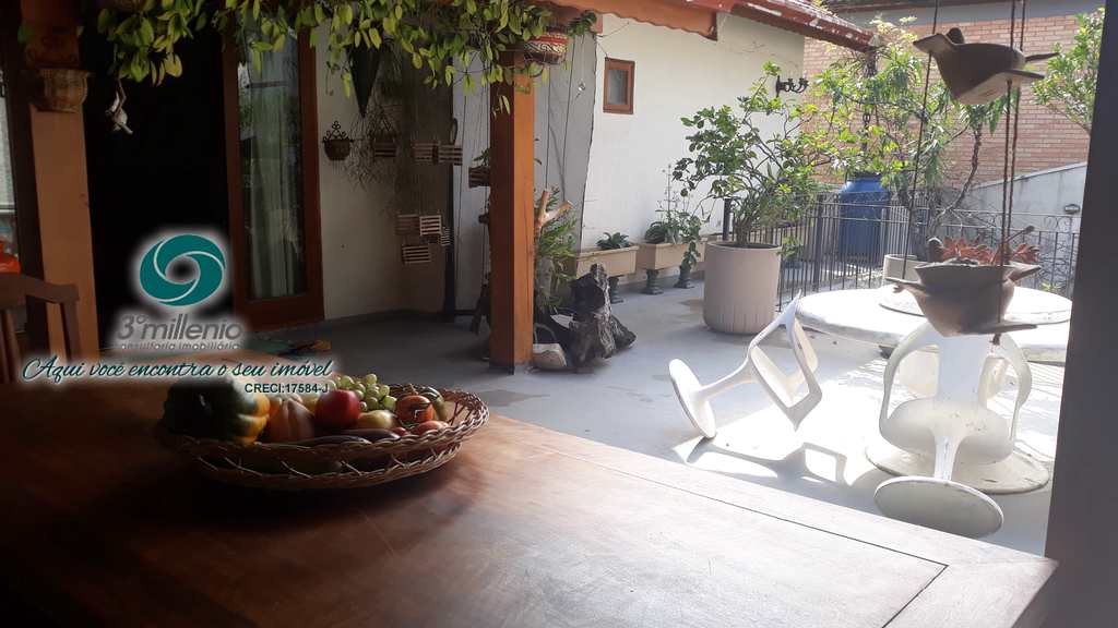 Casa em Carapicuíba, no bairro Terras do Madeira
