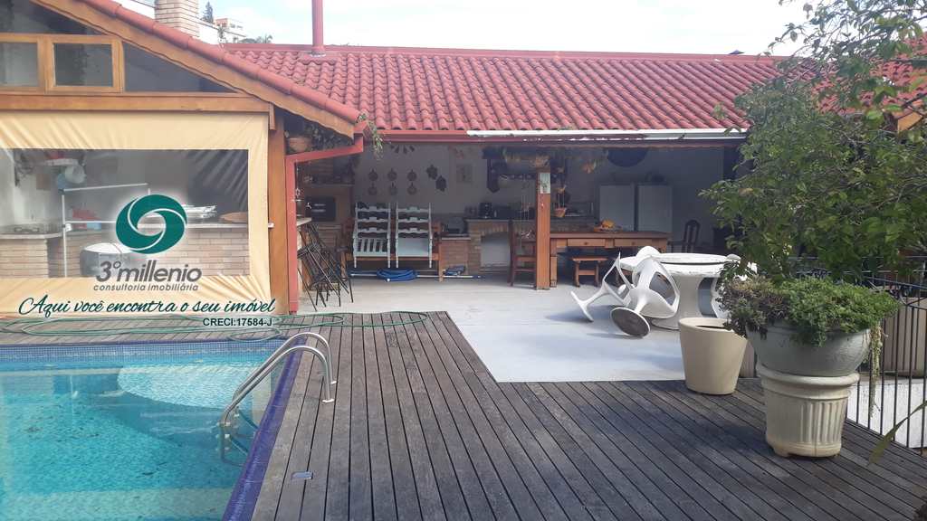 Casa em Carapicuíba, no bairro Terras do Madeira