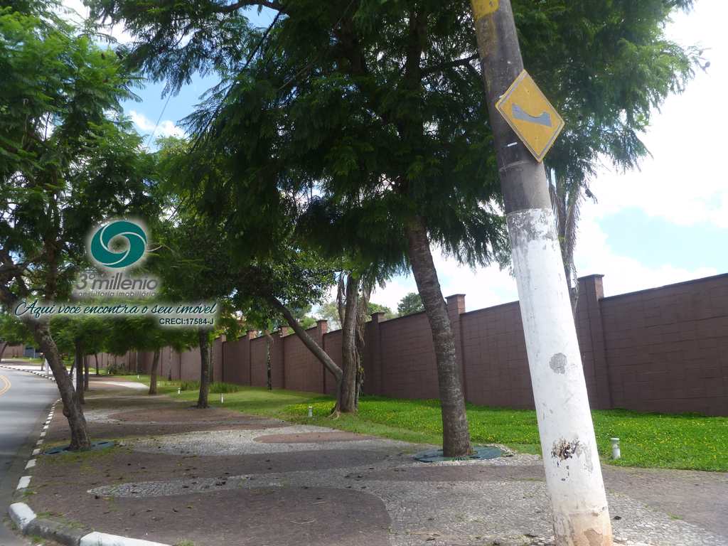 Terreno em Carapicuíba, no bairro Golf Gardens