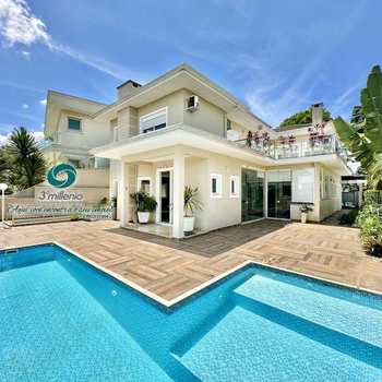 Casa em Carapicuíba, bairro Golf Village