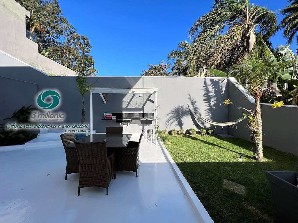 Casa em Cotia, no bairro São Paulo II