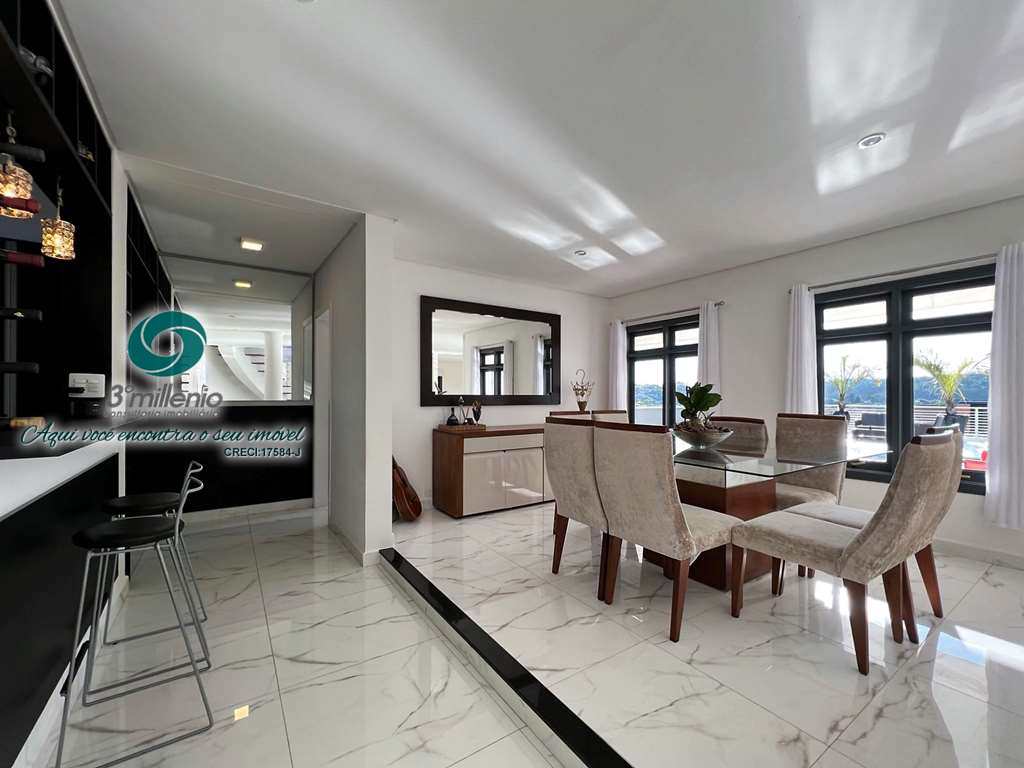 Casa em Cotia, no bairro São Paulo II