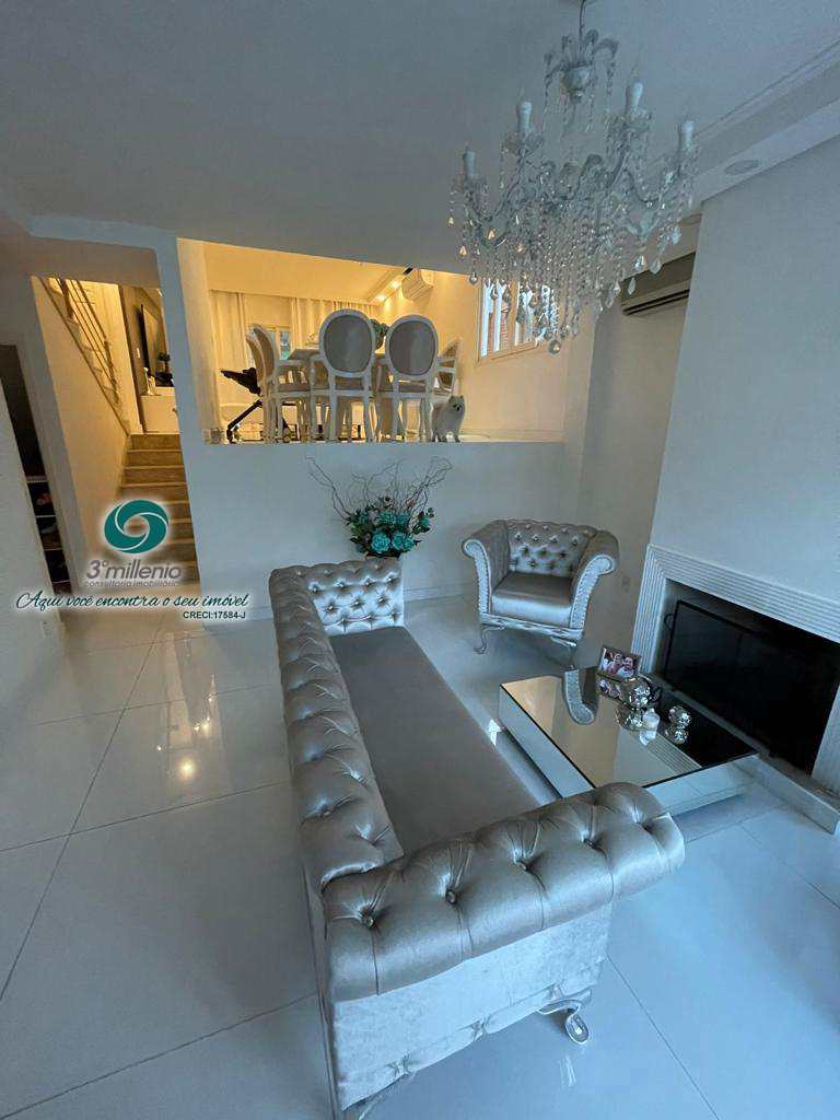 Casa em Cotia, no bairro Bosque do Vianna