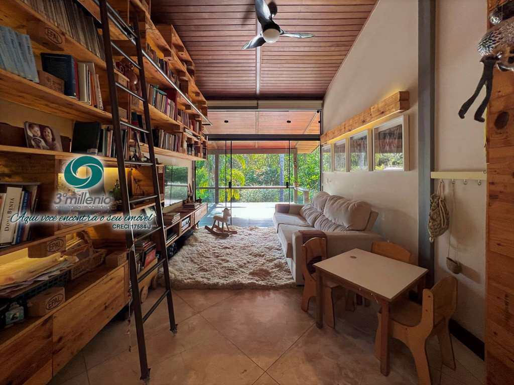 Casa em Jandira, no bairro Chácaras do Peroba