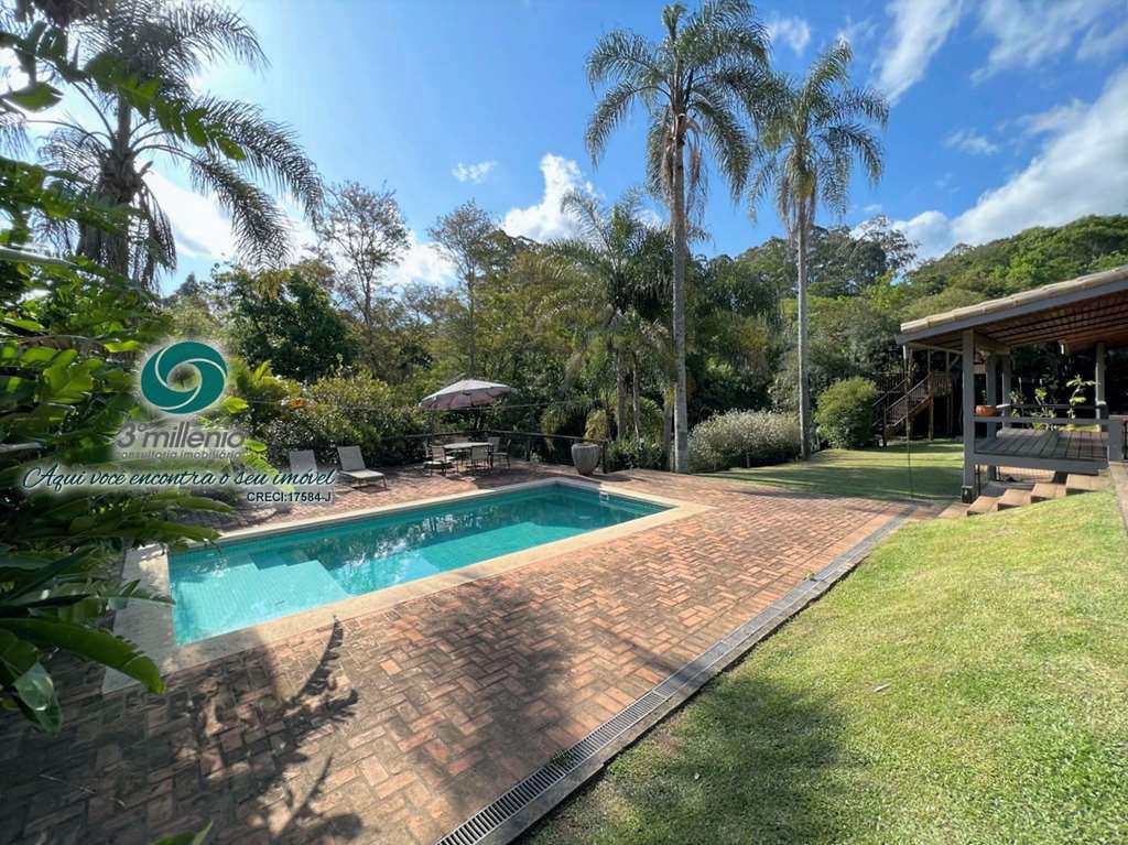 Casa em Jandira, no bairro Chácaras do Peroba