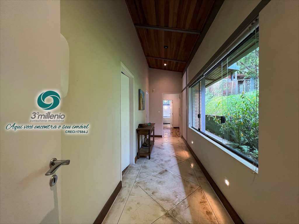 Casa em Jandira, no bairro Chácaras do Peroba