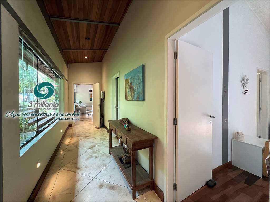 Casa em Jandira, no bairro Chácaras do Peroba