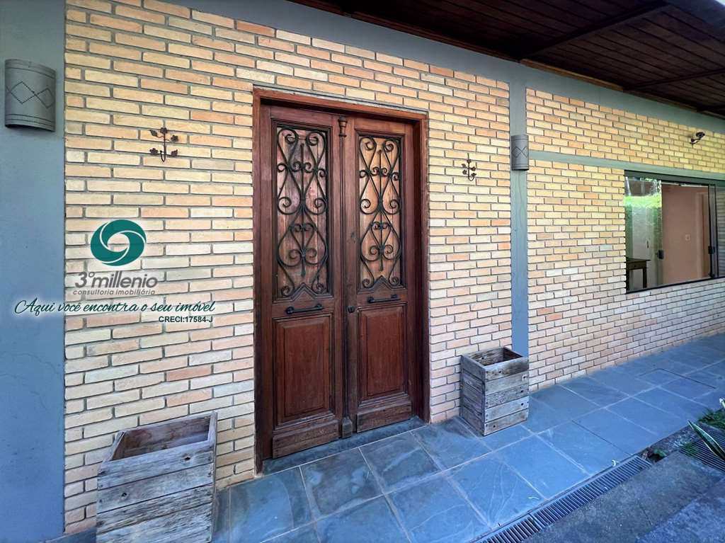 Casa em Jandira, no bairro Chácaras do Peroba