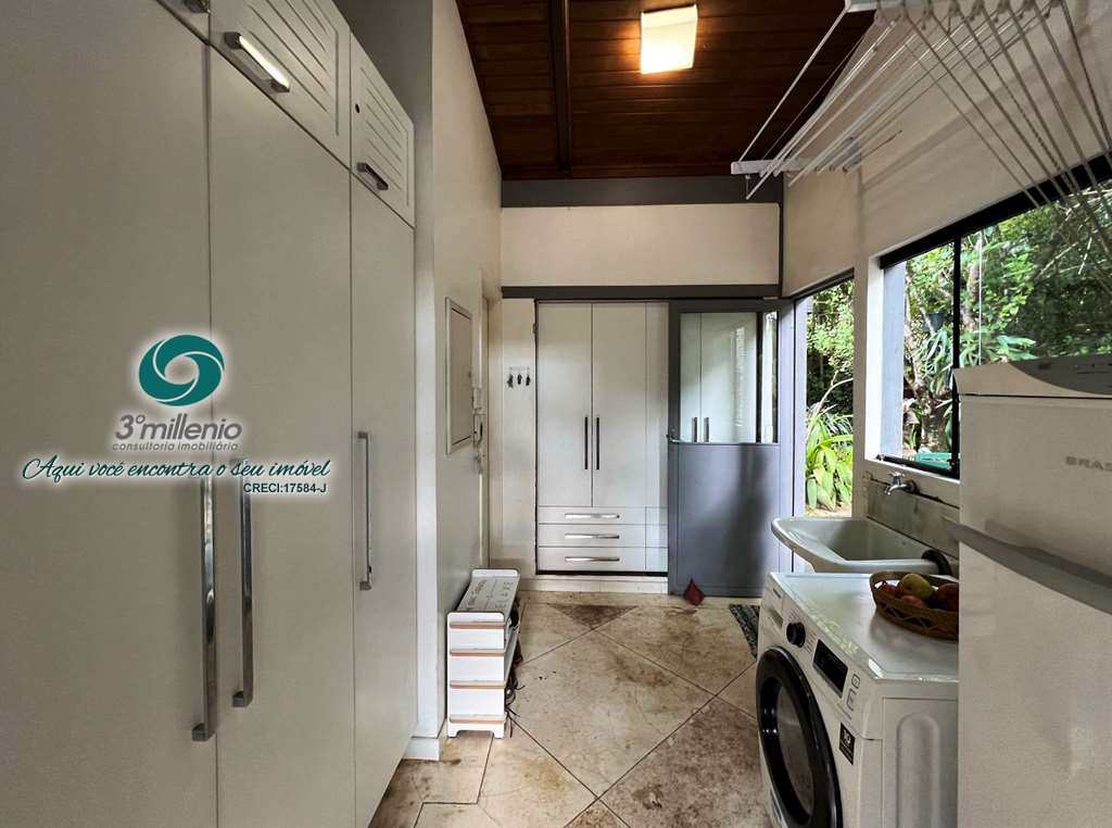 Casa em Jandira, no bairro Chácaras do Peroba