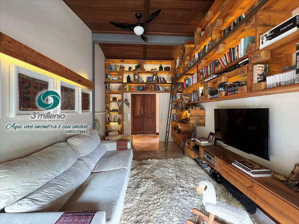 Casa em Jandira, no bairro Chácaras do Peroba
