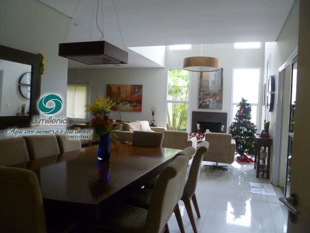 Casa em Cotia, no bairro Bosque do Vianna