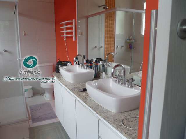 Casa em Cotia, no bairro Bosque do Vianna