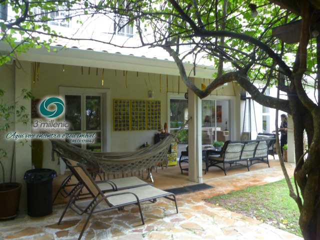 Casa em Cotia, no bairro Bosque do Vianna