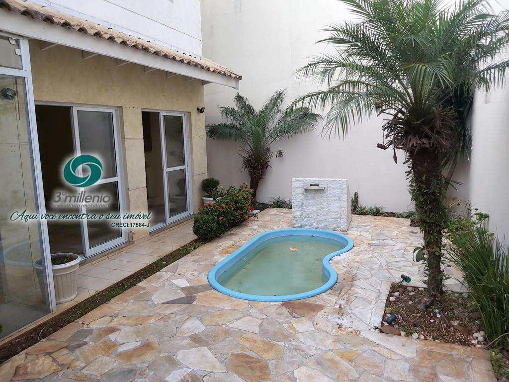 Casa em Cotia, no bairro Jardim Passárgada I