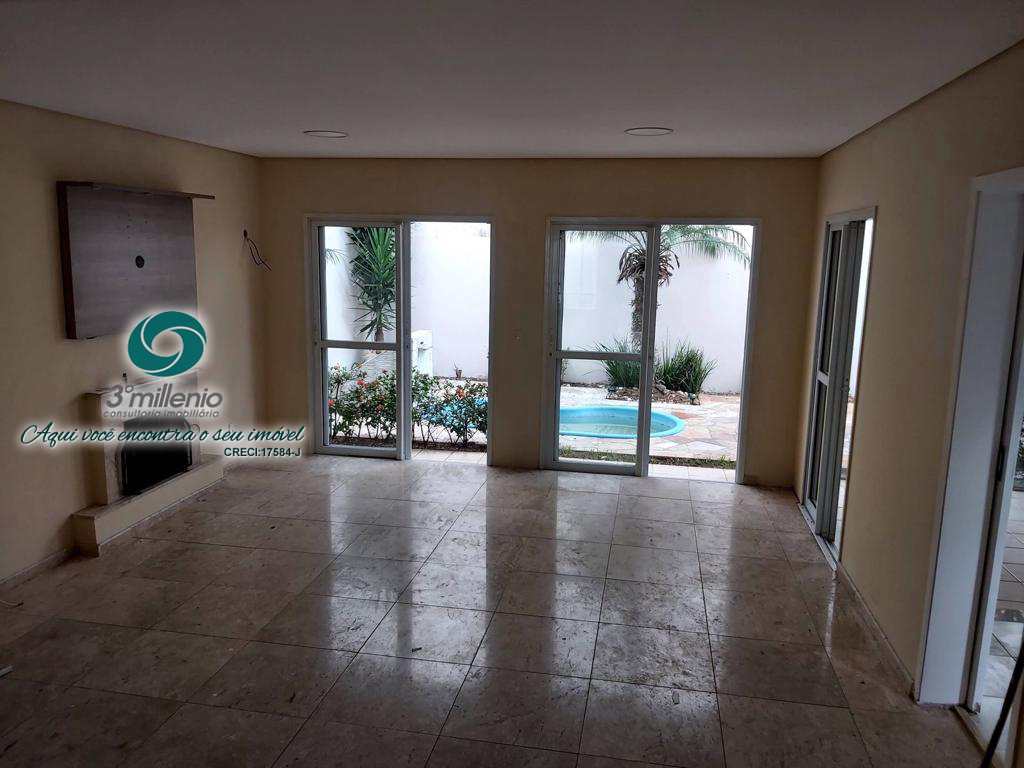 Casa em Cotia, no bairro Jardim Passárgada I