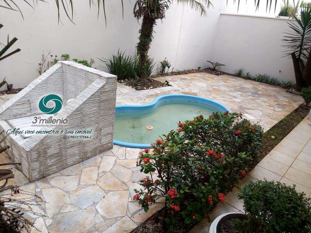 Casa em Cotia, no bairro Jardim Passárgada I