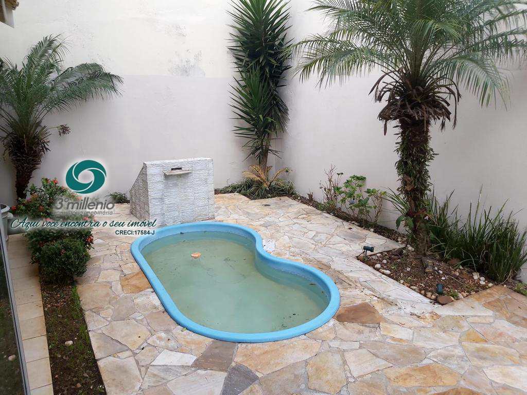 Casa em Cotia, no bairro Jardim Passárgada I