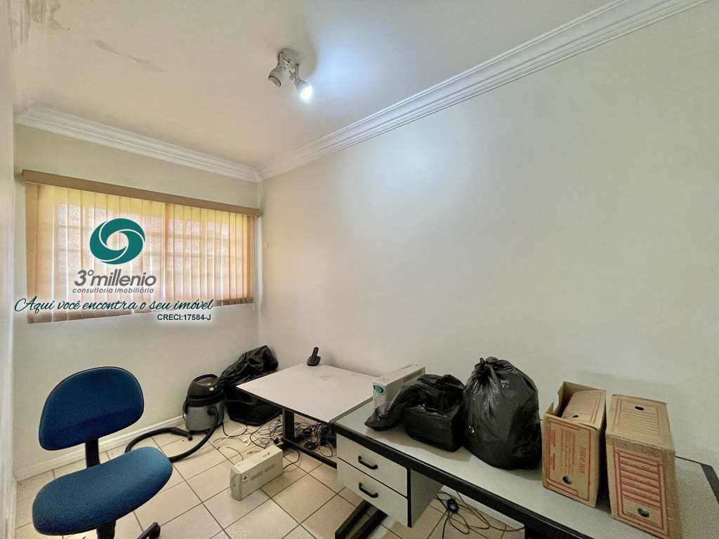 Casa Comercial em Cotia, no bairro Granja Viana II