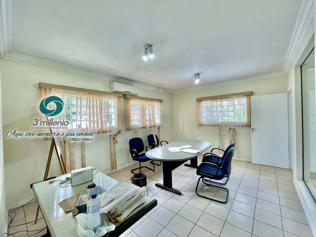 Casa Comercial em Cotia, no bairro Granja Viana II