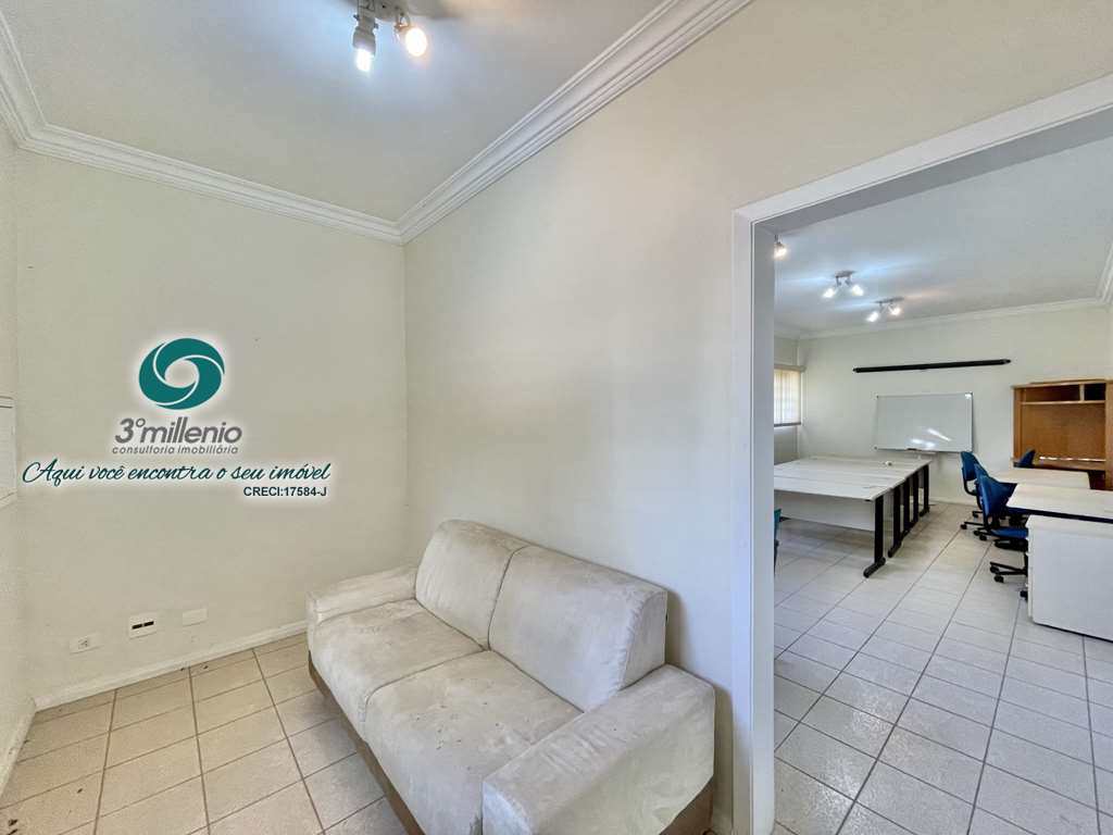 Casa Comercial em Cotia, no bairro Granja Viana II