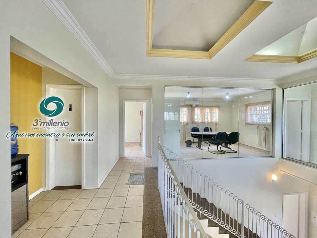 Casa Comercial em Cotia, no bairro Granja Viana II