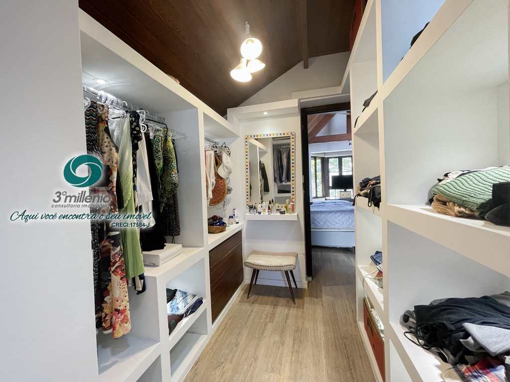 Casa em Cotia, no bairro Granja Viana II