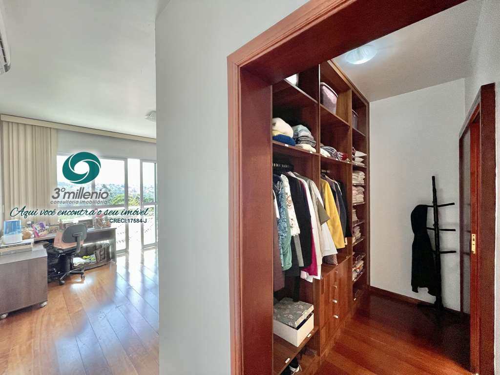 Casa em Carapicuíba, no bairro Golf Park