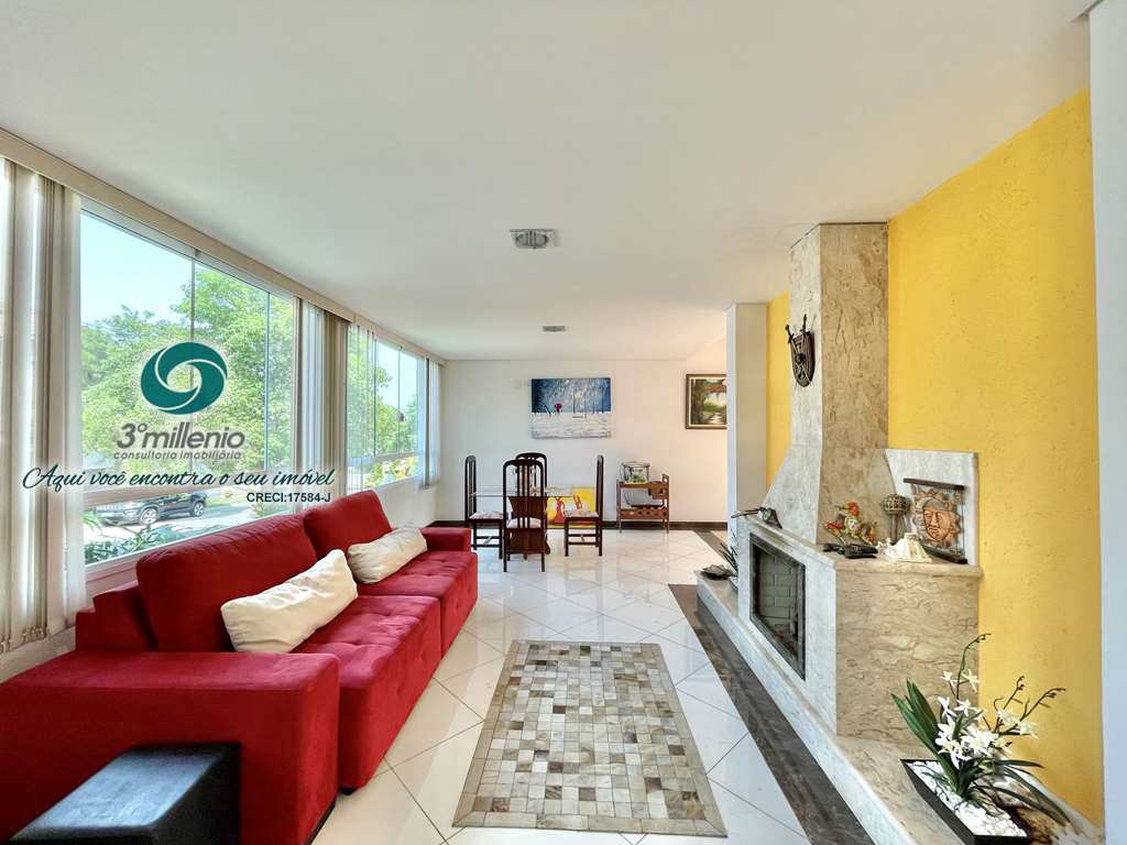 Casa em Carapicuíba, no bairro Golf Park