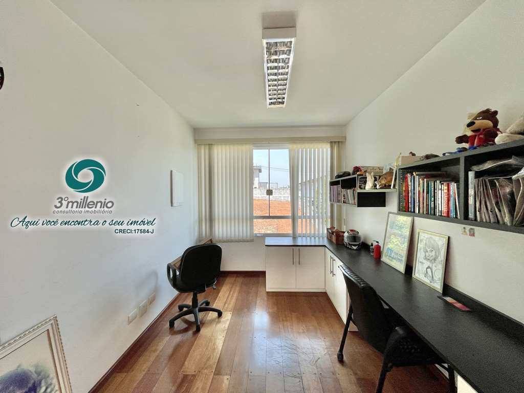 Casa em Carapicuíba, no bairro Golf Park
