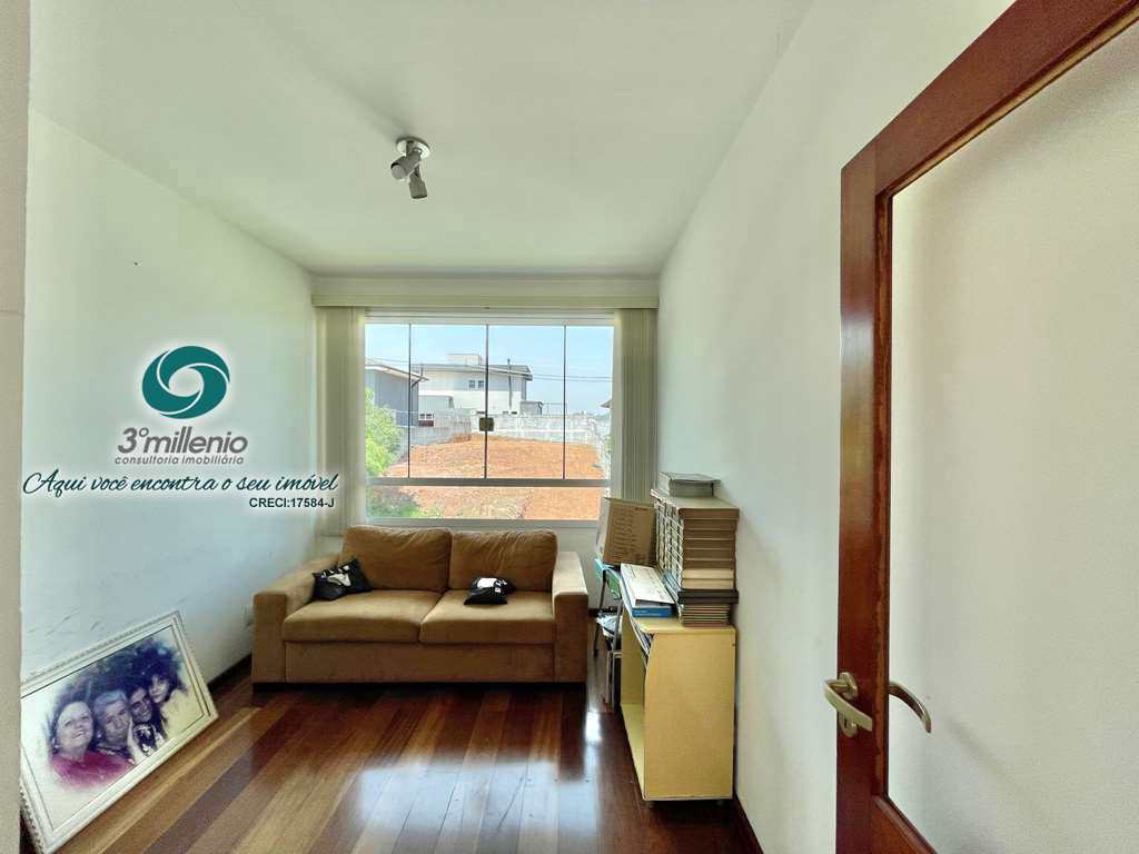 Casa em Carapicuíba, no bairro Golf Park