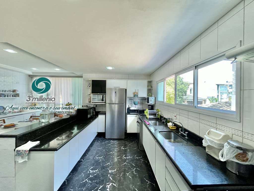 Casa em Carapicuíba, no bairro Golf Park